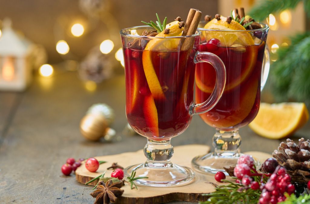 Christmas drinks : a world tour of the best recipes