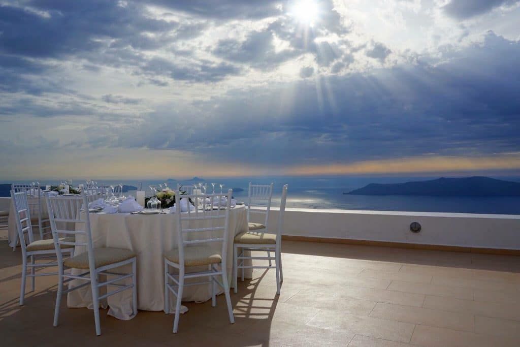 How to organize your wedding in Santorini?